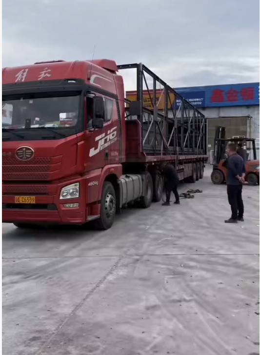 钢结构件装车发货